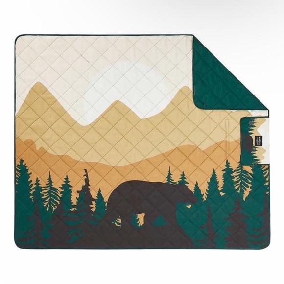 NWT Weatherproof Outdoor Blanket - Picture 7 of 8